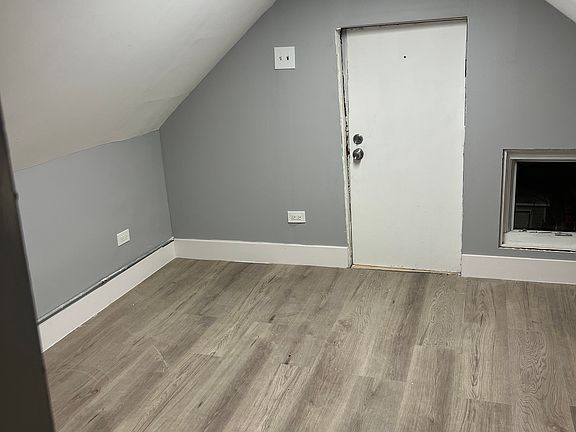 4th image of 2424 W Moffat St #3