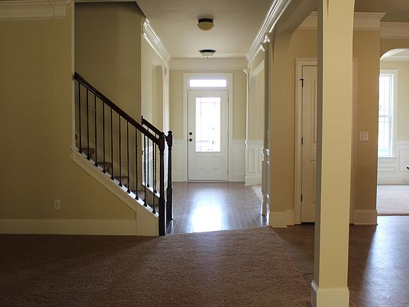 2nd image of 325 Sonoma Ln