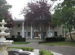 22037 W River Rd, Grosse Ile, MI 48138