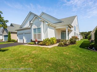 28 Eagle Ridge Cir, Lakewood, NJ 08701