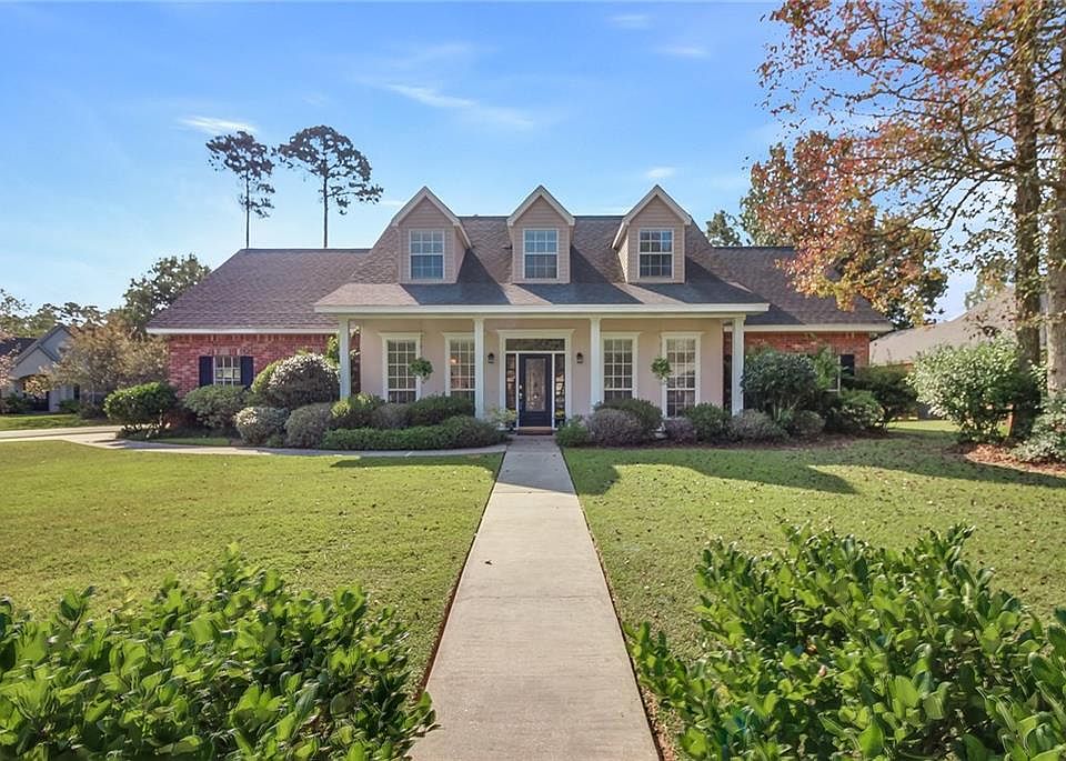 1st image of 270 Chestnut Oak Dr