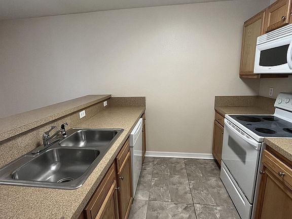 5th image of 107 Masters Dr Unit 204