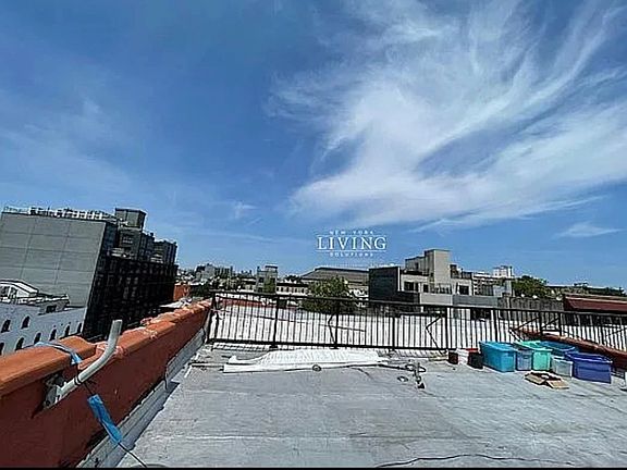 5th image of 950 Bergen St APT 1