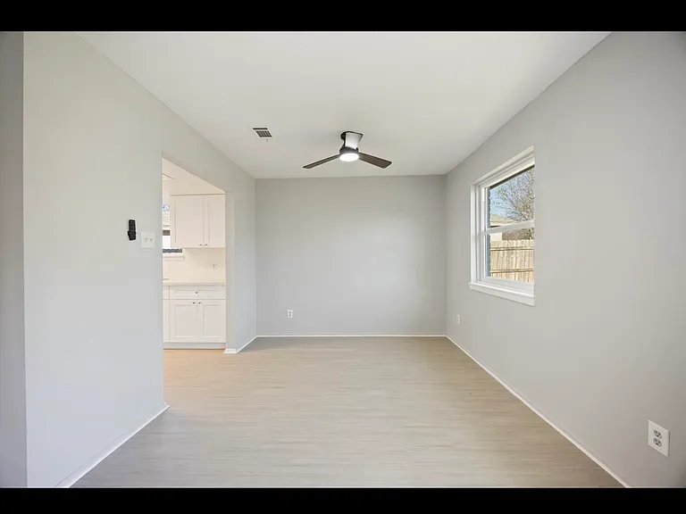 2302 Green Knoll Dr — Photo 9