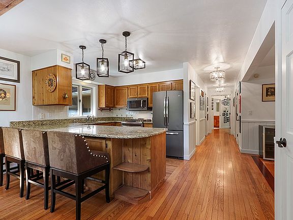 4th image of 10628 Forest Ln