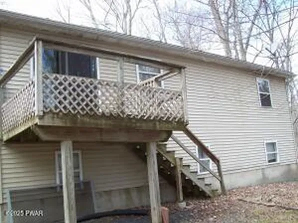 1166 Hunters Woods Dr, East Stroudsburg, PA 18301