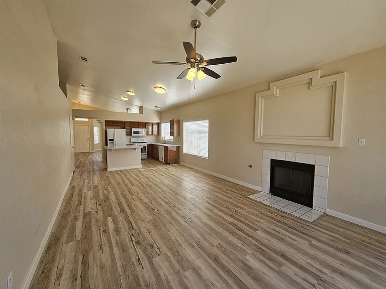 1526 Woodward Heights Way — Photo 2