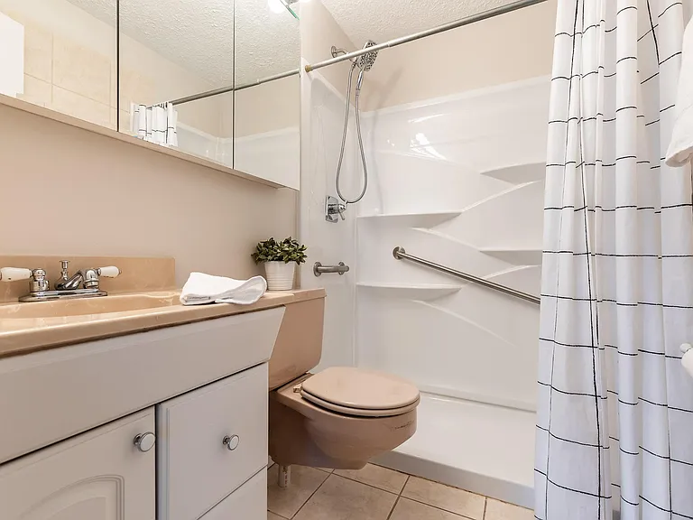 1815 William Howard Taft Rd #301 — Photo 7