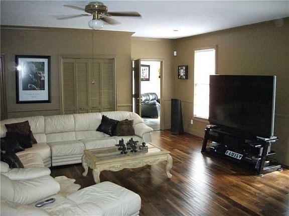 4th image of 22815 Walden Way