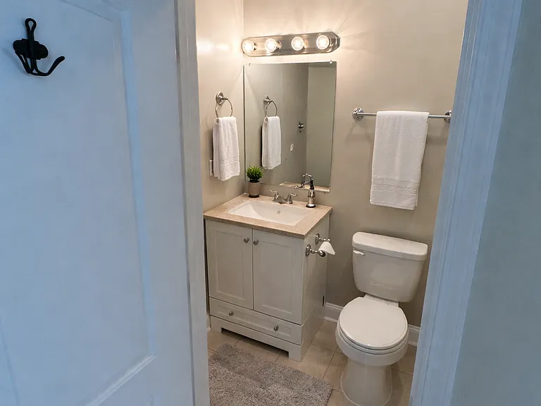 Full ensuite bathroom - Primary Bedroom