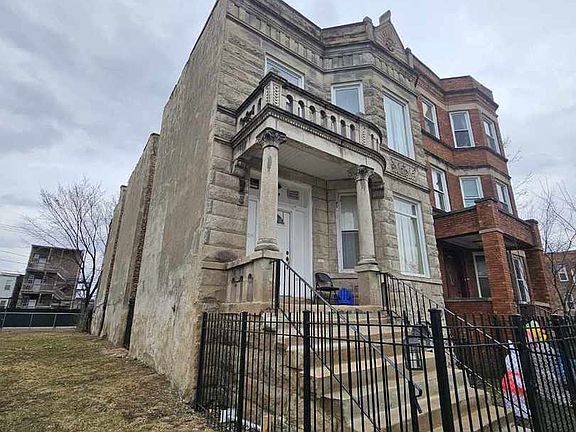 2nd image of 1239 S Avers Ave