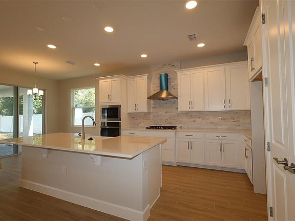 3rd image of 699 Pointe Emerson Blvd