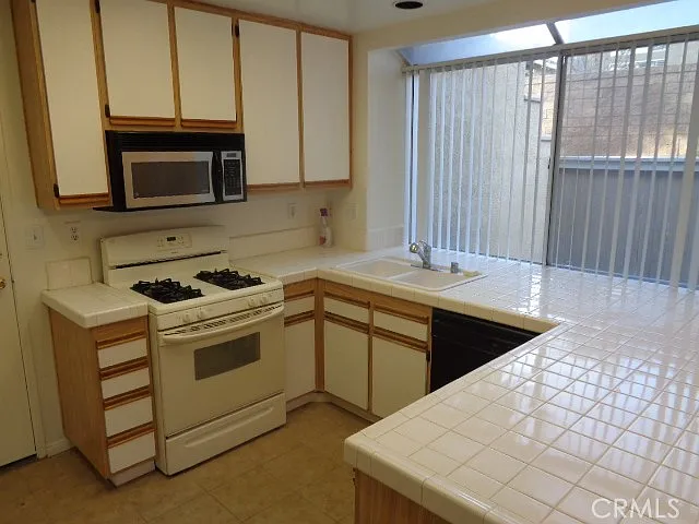 13210 Royalcrest Ct #189 — Photo 10