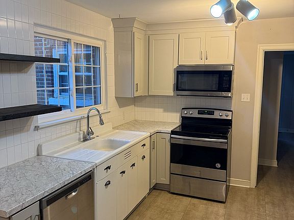 3rd image of 416 Cothran Ave