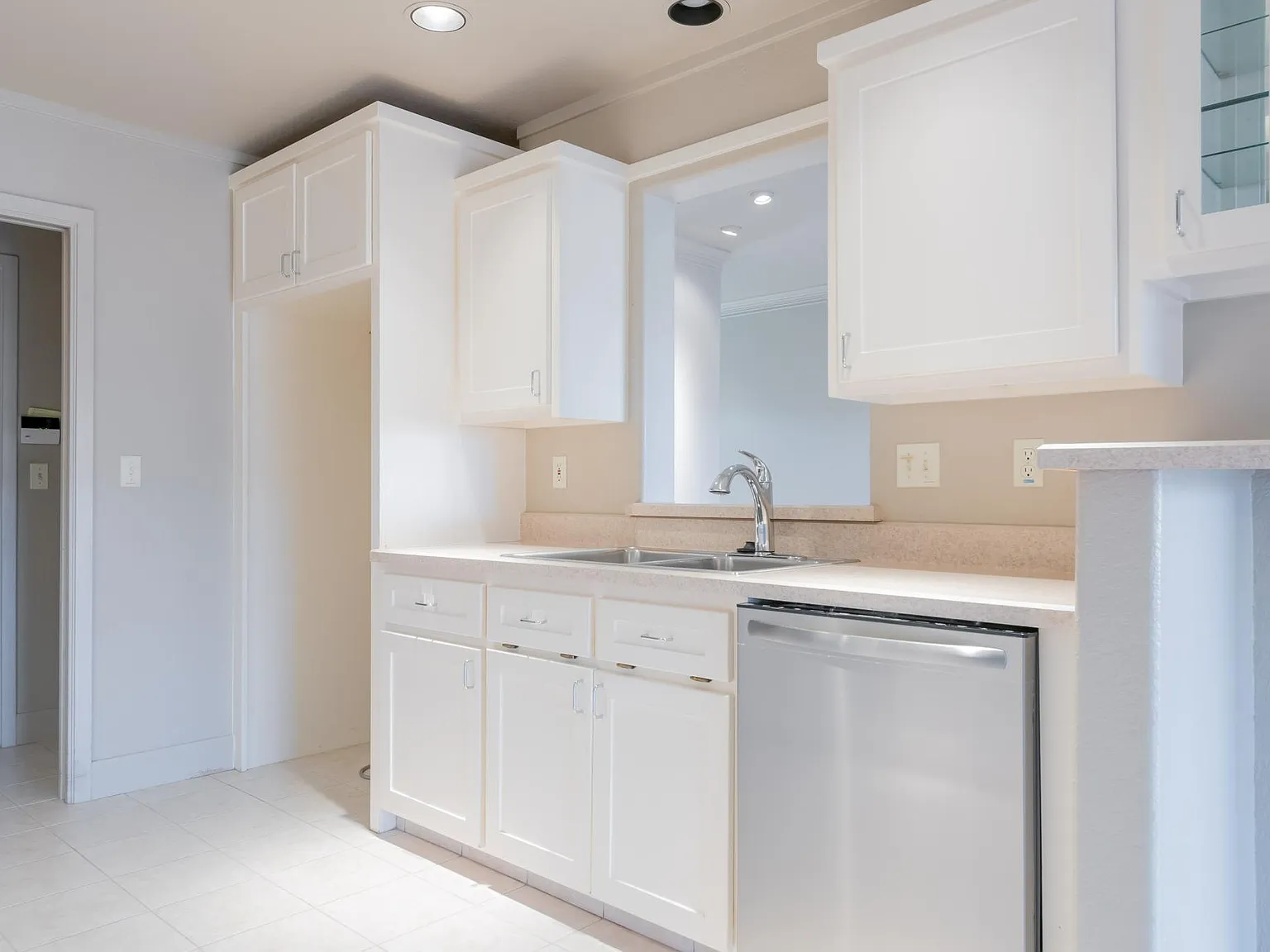 2 bed, 1686 sqft, $2,340 — Photo 4