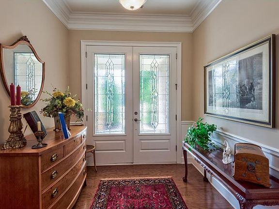 4th image of 401 Larkspur Dr