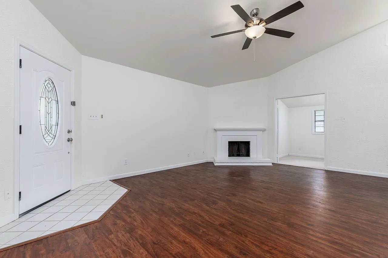 3 bed, 1280 sqft, $1,890 — Photo 3