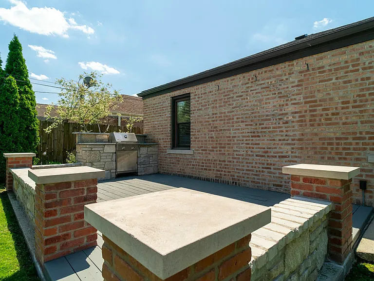 2537 Willow St — Photo 14
