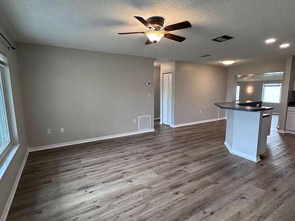 3rd image of 2137 Laden Rd