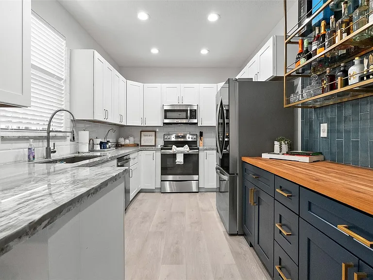417 SW 8th St — Photo 18