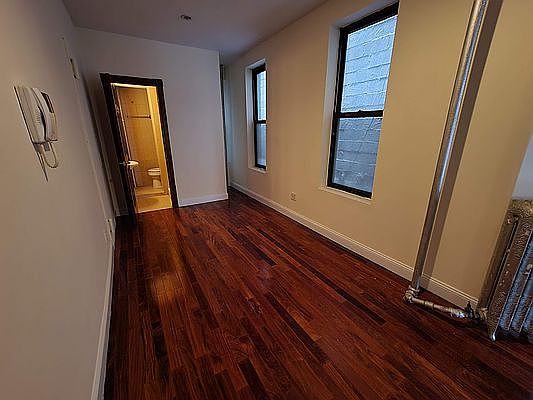 4th image of 256 E 10th St #3Z