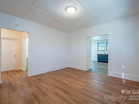 4th image of 2322 Myrtle Ave