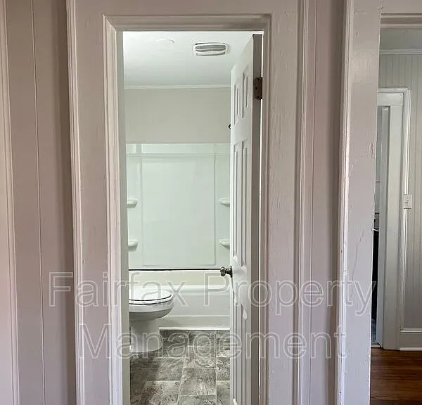 102 W Summit Ave #B — Photo 13