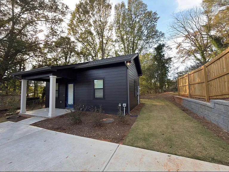 1743 W Hancock Ave — Photo 3