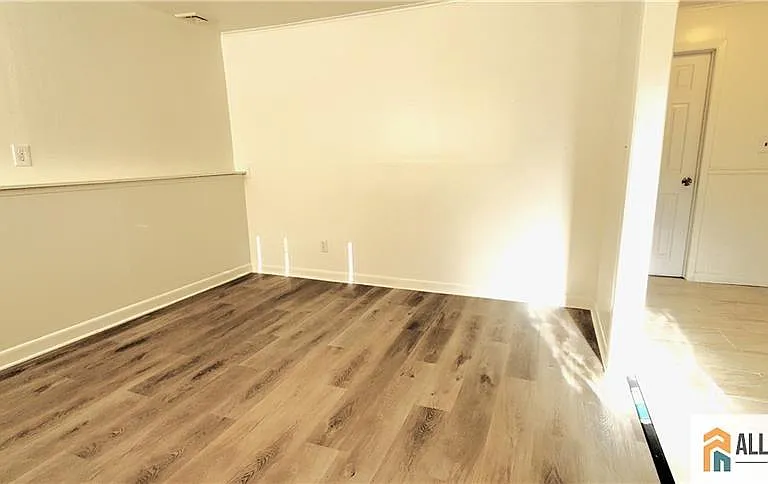 40 Beverly Ave — Photo 19