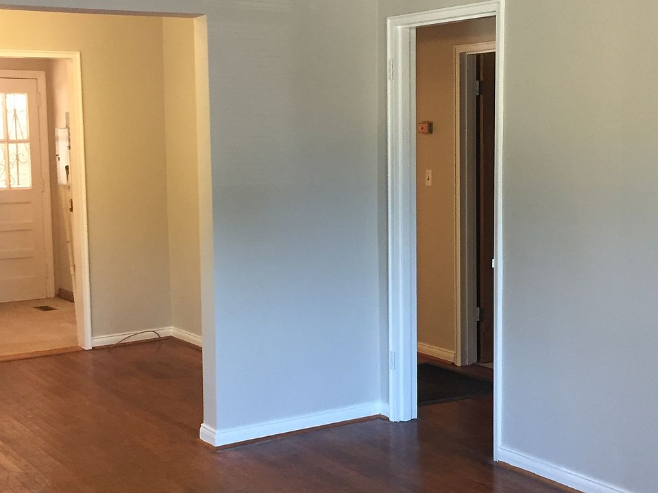 2nd image of 1526 Columbia Cir