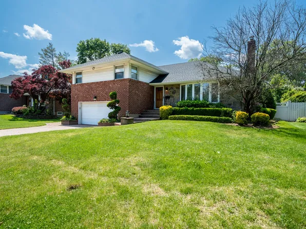 179 Hazelwood Drive, Westbury, NY 11590