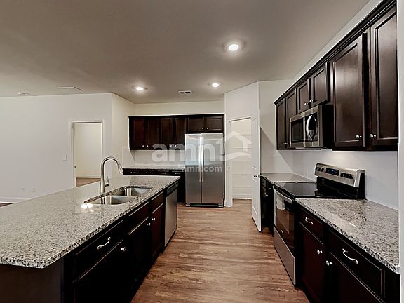 3rd image of 7055 Creeksong Dr