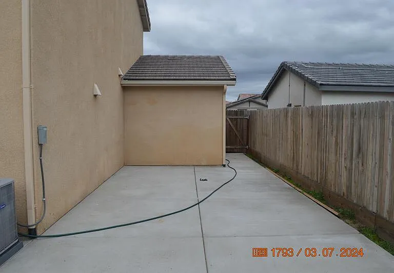 1663 Thistle Ln — Photo 25