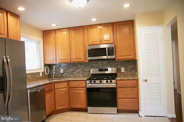 4 bed, 1.5 bath, 1135 sqft, $2,800 — Photo 2