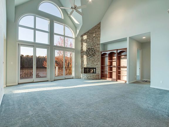 4th image of 295 Pineberry Dr