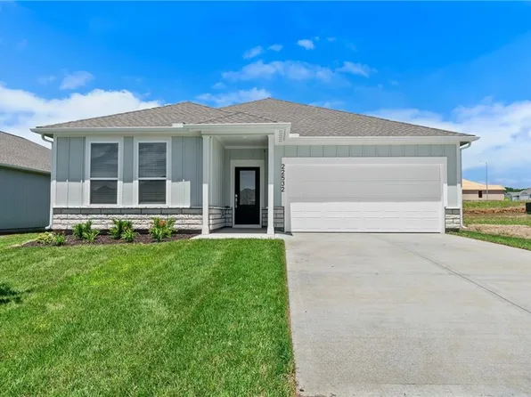 21335 Cleveland St, Spring Hill, KS 66083