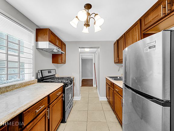 4th image of 2219 E 97th St #2219