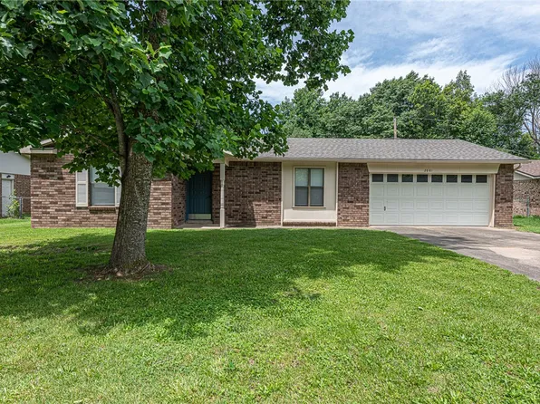 2881 N Susan Carol Ln, Fayetteville, AR 72703