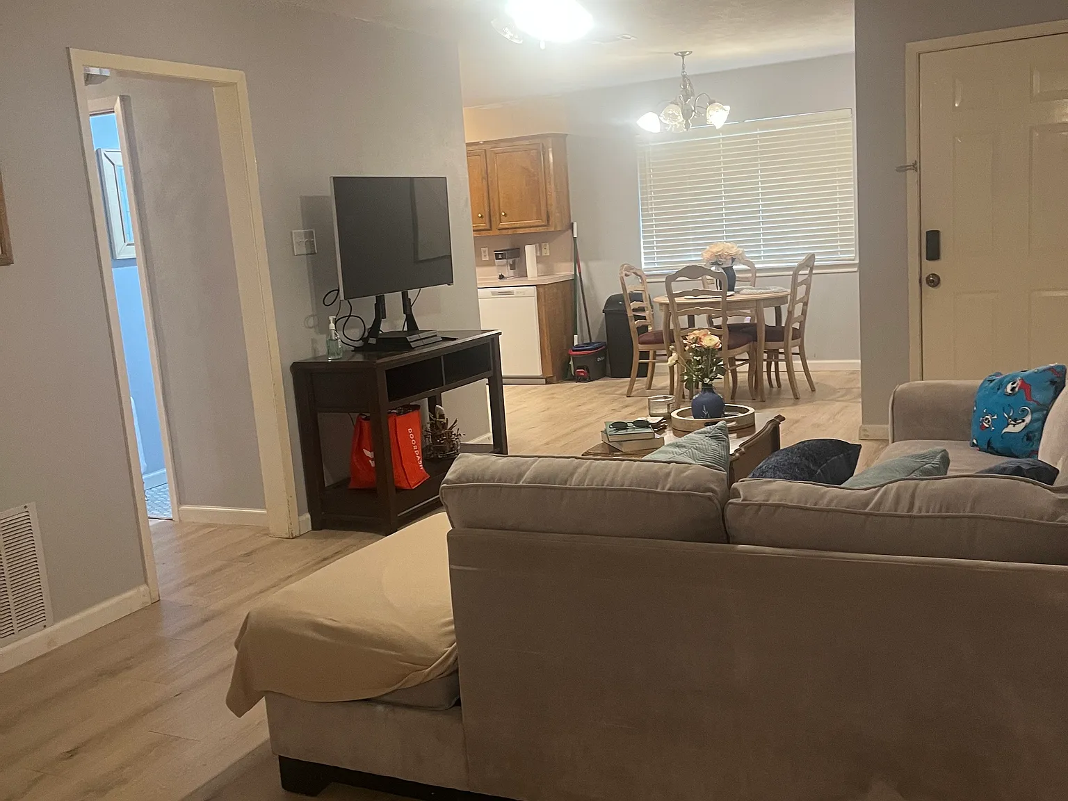 4 bed, 2.5 bath, 1538 sqft, $1,900 — Photo 3