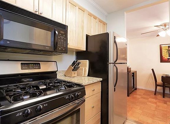 3rd image of 395 Westchester Ave APT 1H
