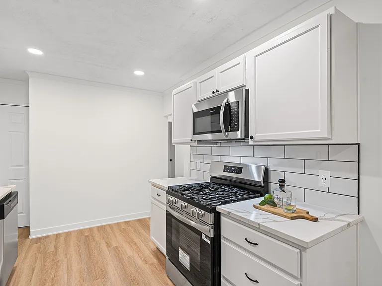 7615 Terrace St — Photo 14