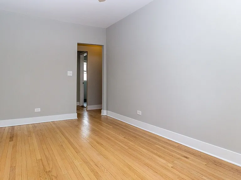 2341 W Ainslie St #1 — Photo 4