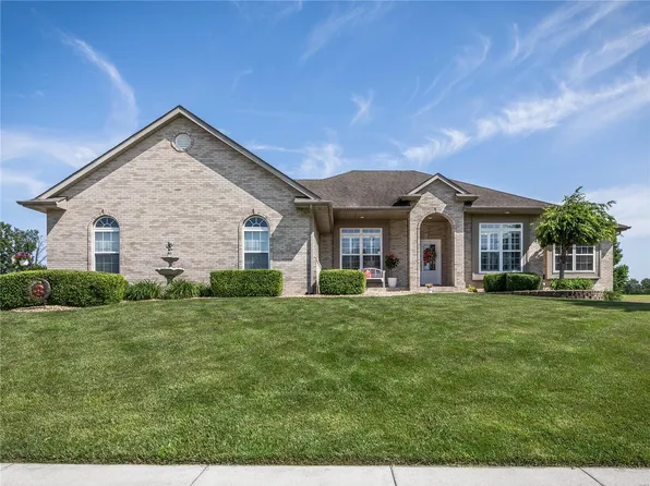 2033 Grandview Dr, Saint Jacob, IL 62281