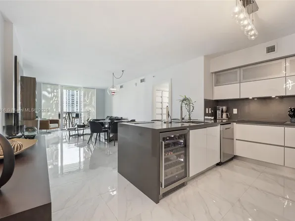 325 S Biscayne Blvd APT 2515, Miami, FL 33131