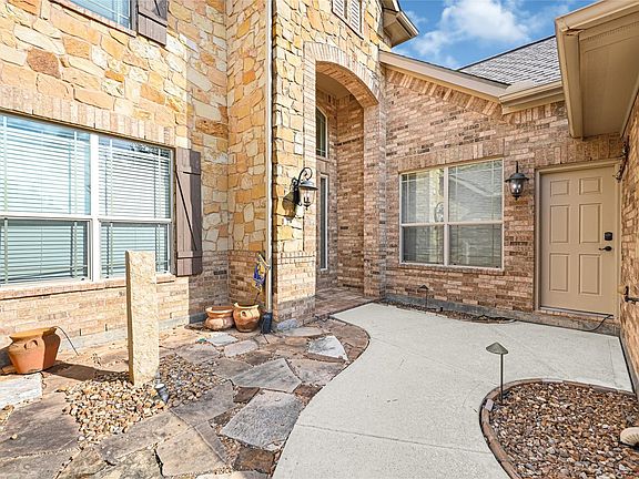 3rd image of 902 Cactus Ridge Ct