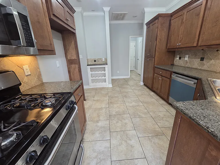 15420 Hartford St — Photo 3