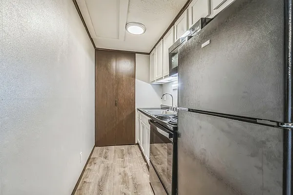 Ellacott Parkway Apartments — Photo 59