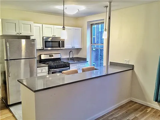 Rented by Century 21 Metropolitan | media 16