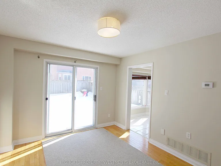80 Hadden Cres — Photo 7