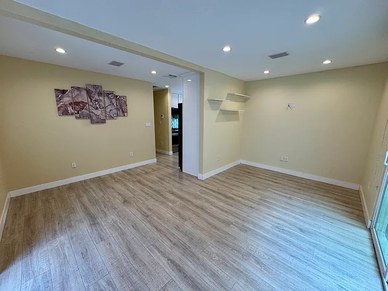 7755 Beckett St — Photo 4